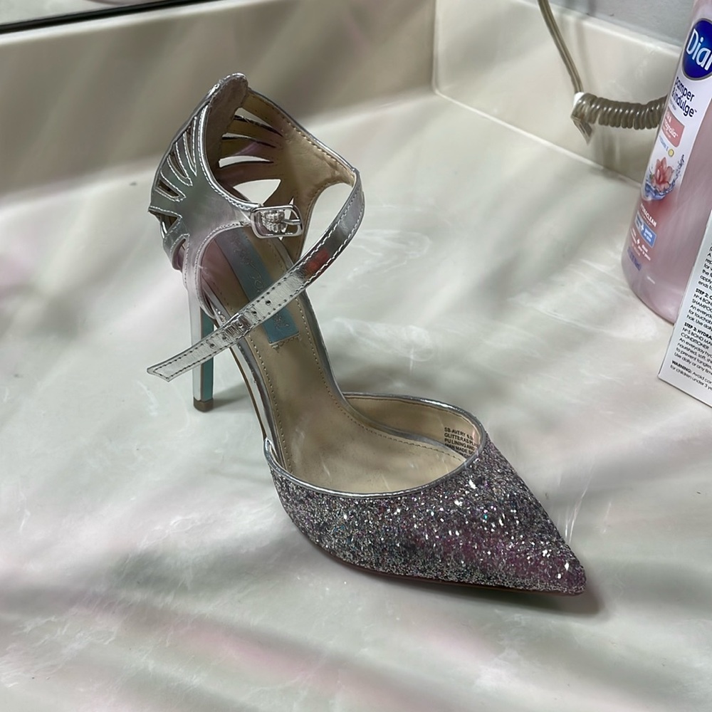 Disclaimer: my camera is cracked.